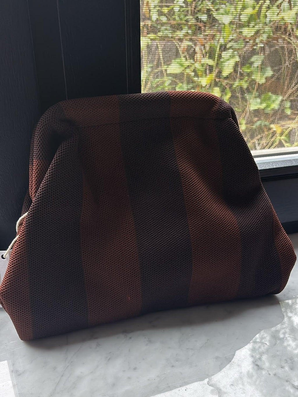 Gestreifte Strick-Clutch