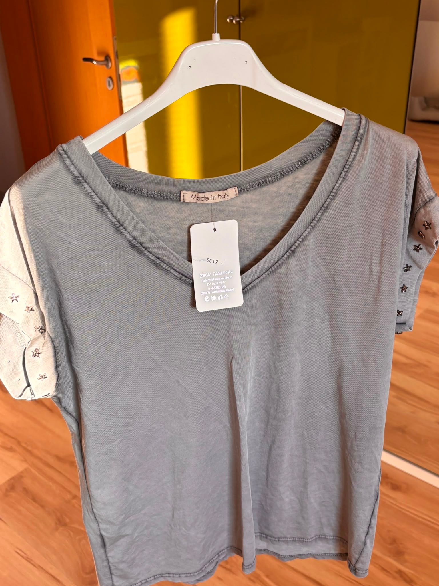 T-Shirt mit Nieten